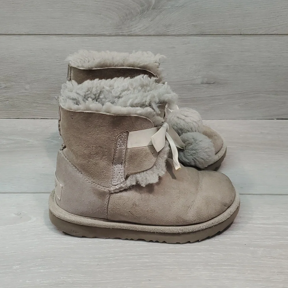 Ugg Australia Kids Girls Gita Pom Pom Leather Sheepskin Boots shoes sz 11